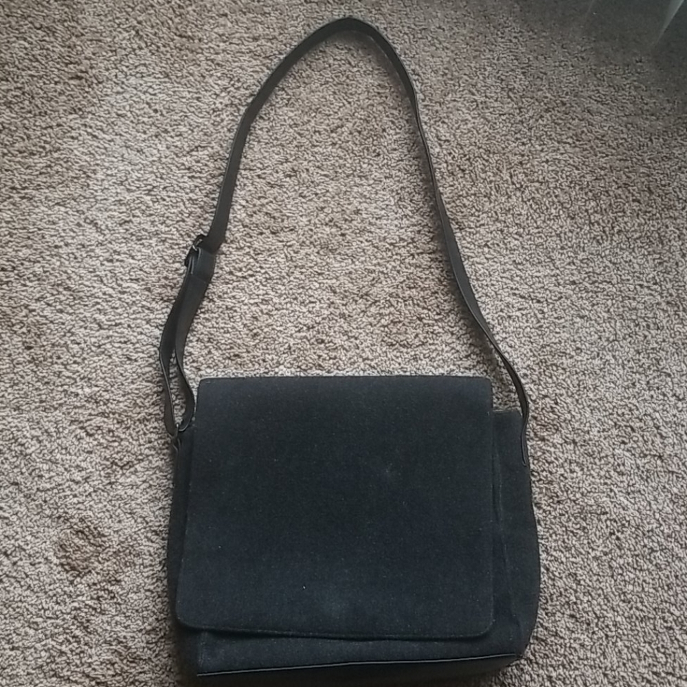 Black shoulder bag